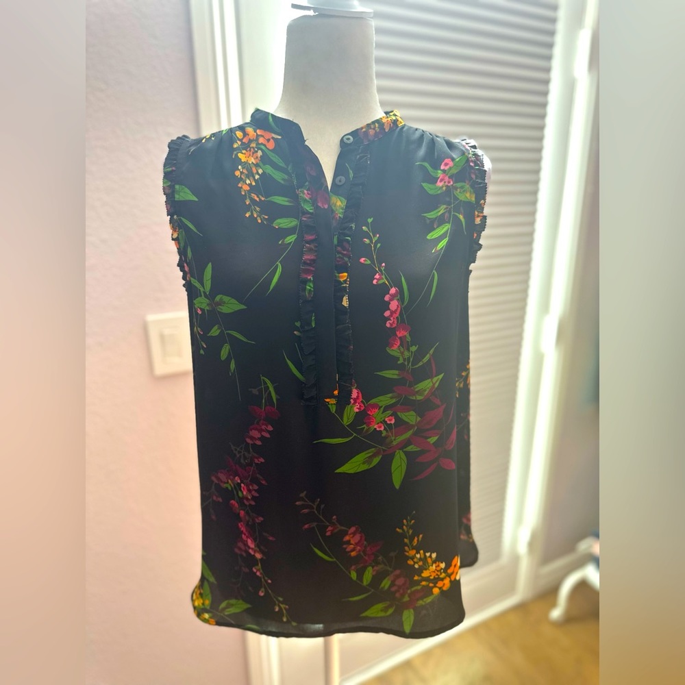 Worthington small black green pink floral ruffle dhort sleeve blouse button up
